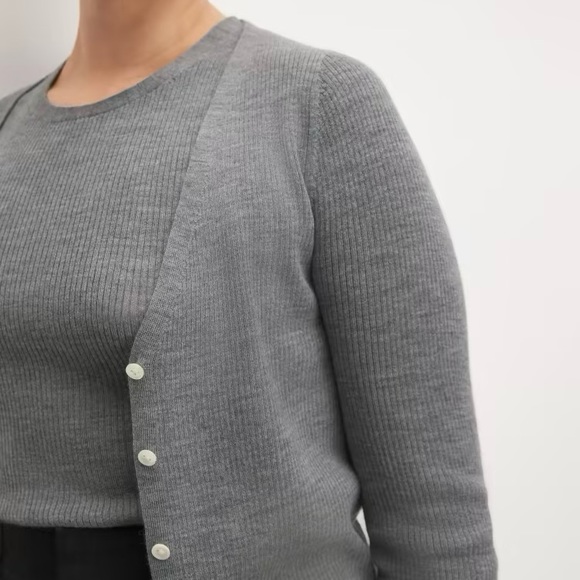 NWT Everlane The Ultrafine Merino Ribbed Cardigan - Heather Mid Grey - Picture 4 of 9